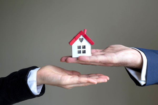 辦公室變現新潮流🏢企業「售後回租」爆紅：影視片廠2.1億成交揭開資產活化新局