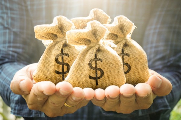 💰2025上市櫃高薪榜揭曉！信驊年薪破500萬奪冠、台積電平均加薪22%，誰才是最會分紅的企業？