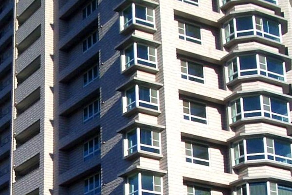 「雨遮」🌧️不能登記也不能計價？2018房屋新制一次看懂，不再被公設比誤導！