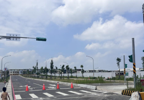 🚨【航空城危機？】安置街廓挖出廢棄物　重建戶怒控「被市府壓榨」真相曝光！