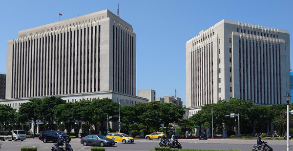 🏗️《房市資金斷鏈警報？建商齊聲請命，央行管制該鬆綁了嗎？》