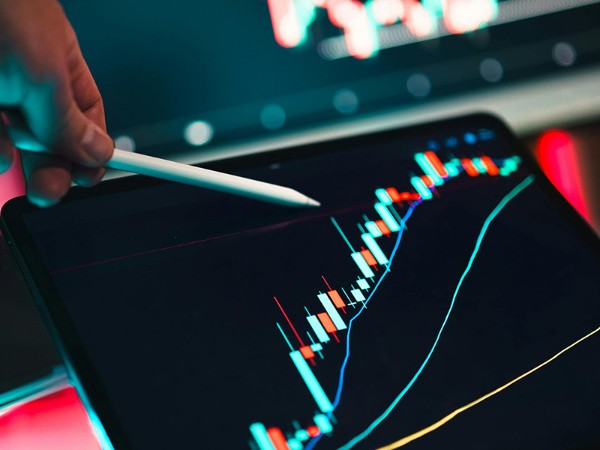 📈 金融業瘋賣房！一次看懂金融巨頭的房產投資新策略