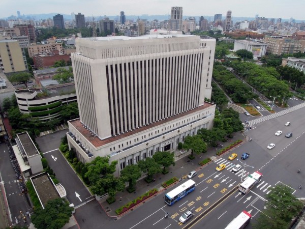 【震撼揭露】購屋壓力爆表！🏦央行最新報告曝「房價還沒頂、壽險資金吃緊」5大警訊！